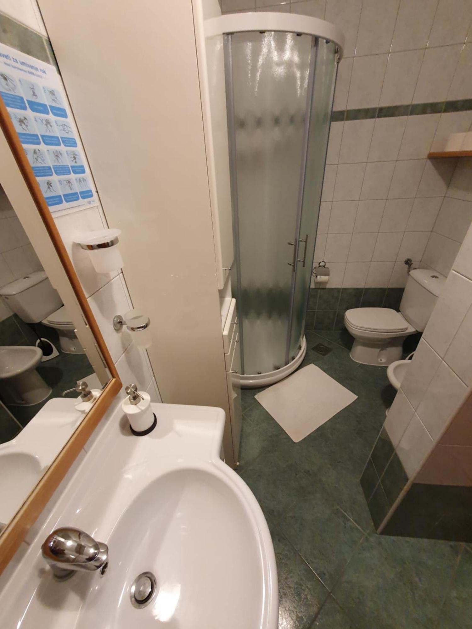 Miskar Rooms Cerknica Szoba fotó