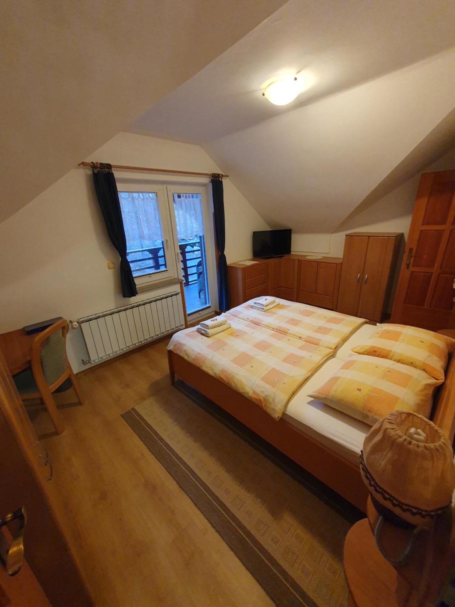 Miskar Rooms Cerknica Szoba fotó