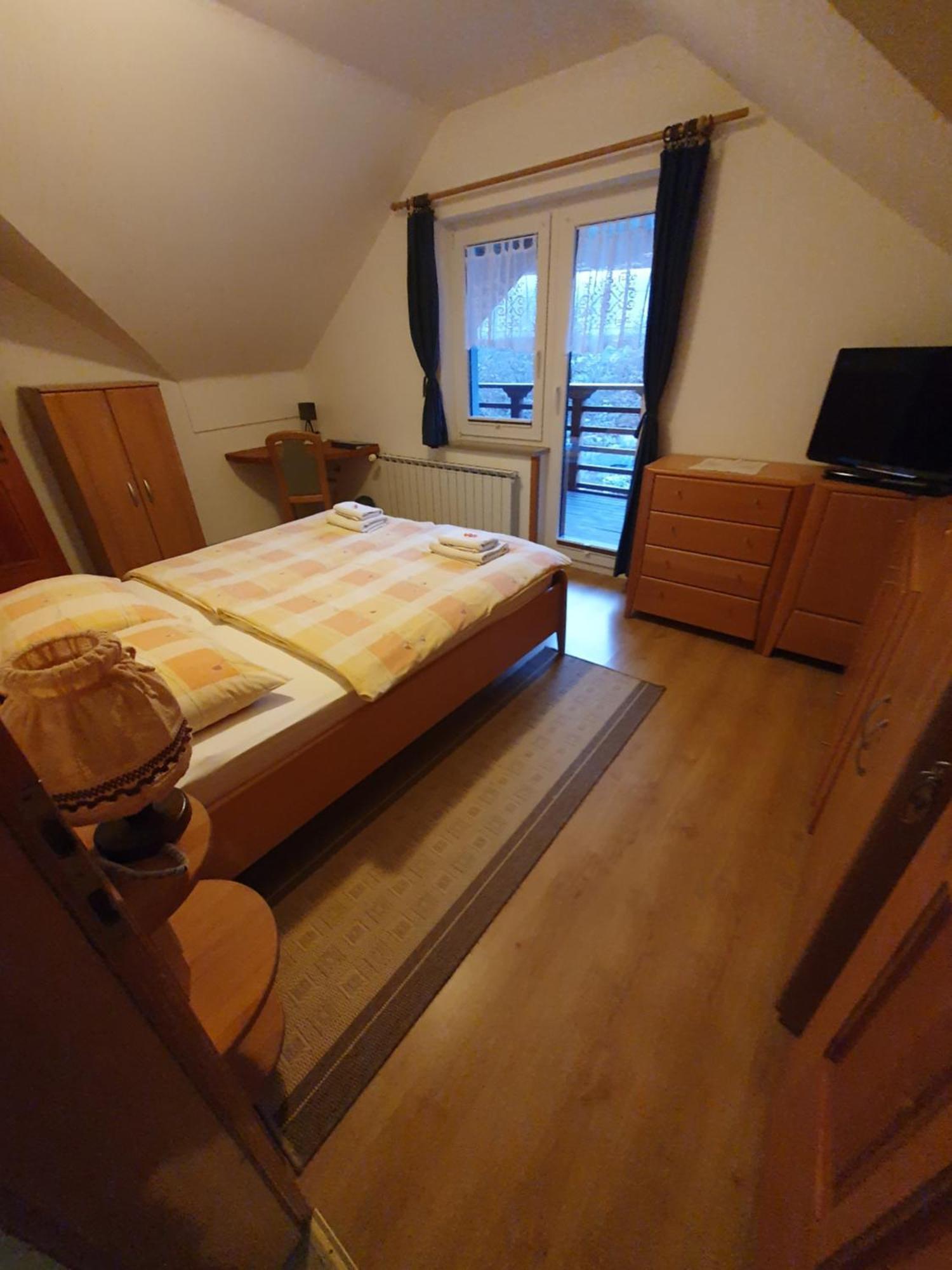 Miskar Rooms Cerknica Szoba fotó