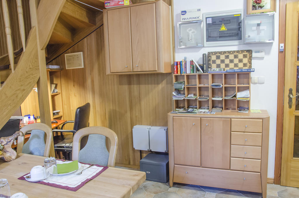 Miskar Rooms Cerknica Kültér fotó