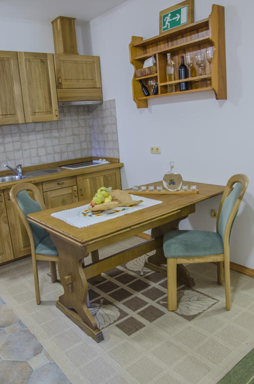 Miskar Rooms Cerknica Kültér fotó