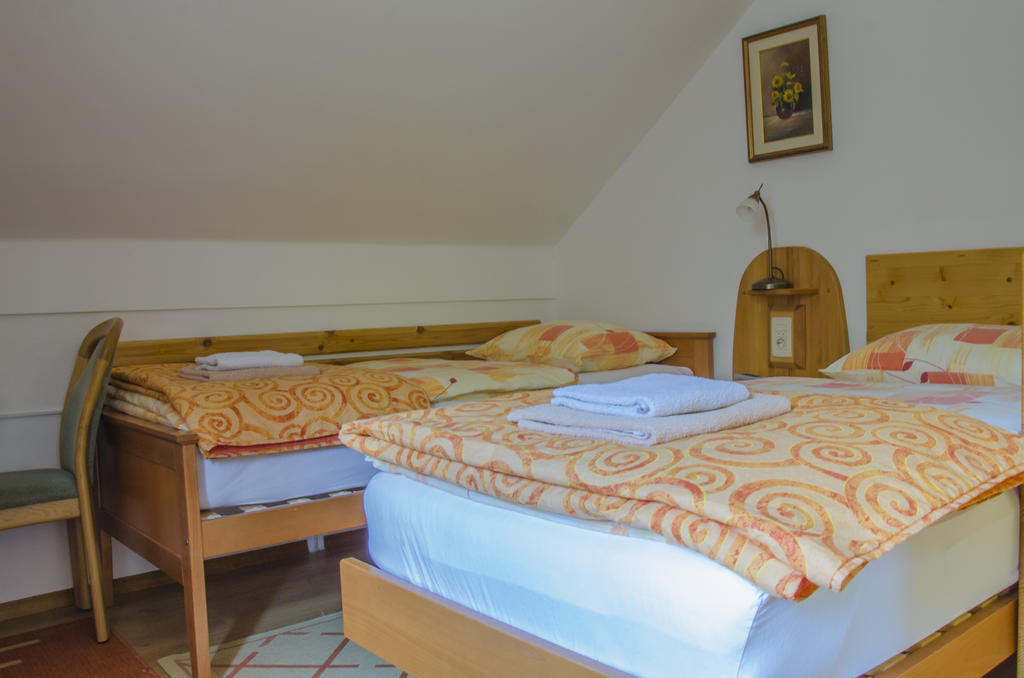 Miskar Rooms Cerknica Szoba fotó