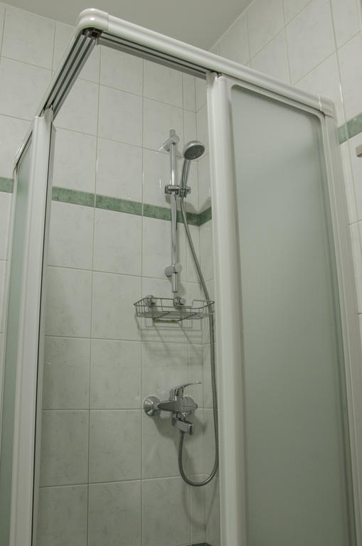 Miskar Rooms Cerknica Szoba fotó