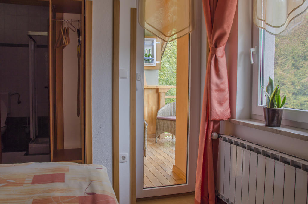 Miskar Rooms Cerknica Szoba fotó