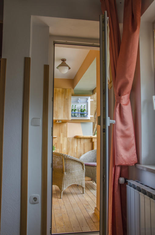 Miskar Rooms Cerknica Szoba fotó