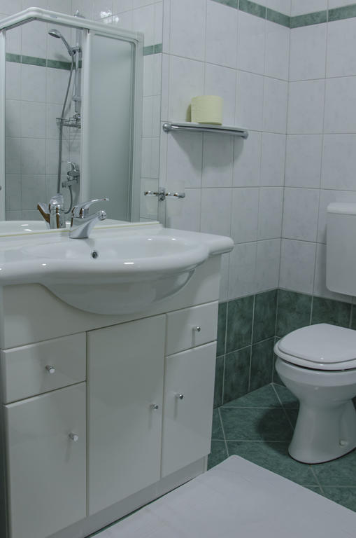 Miskar Rooms Cerknica Szoba fotó