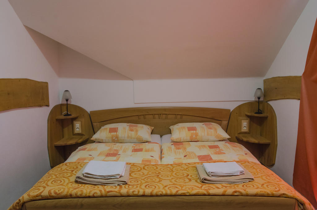 Miskar Rooms Cerknica Szoba fotó