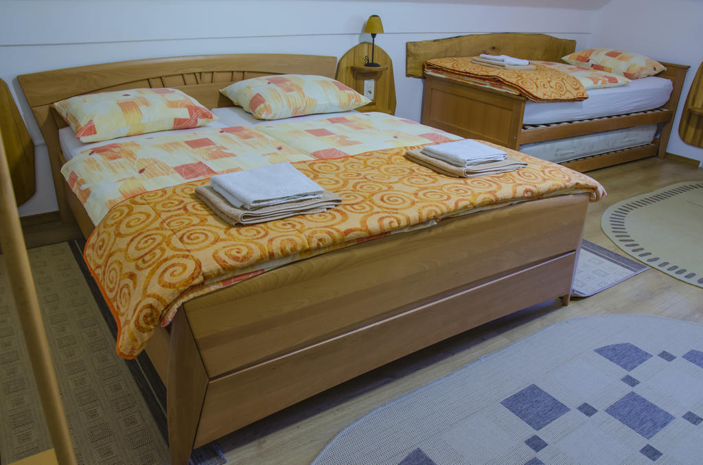 Miskar Rooms Cerknica Szoba fotó