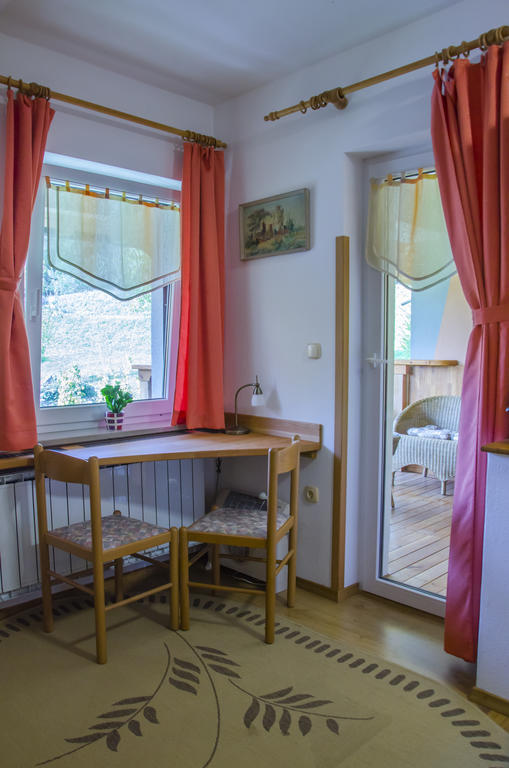 Miskar Rooms Cerknica Szoba fotó